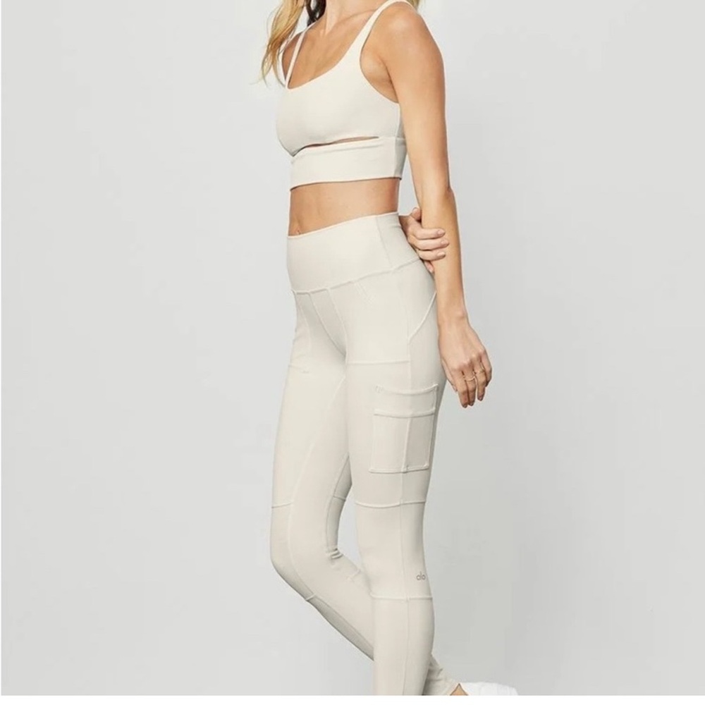 ALO Yoga Cream Cargo Leggings